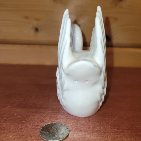 Vintage Salt or Pepper Shaker Floating White Swan with Red Basal Knob Porcelain - Picture 7 of 12